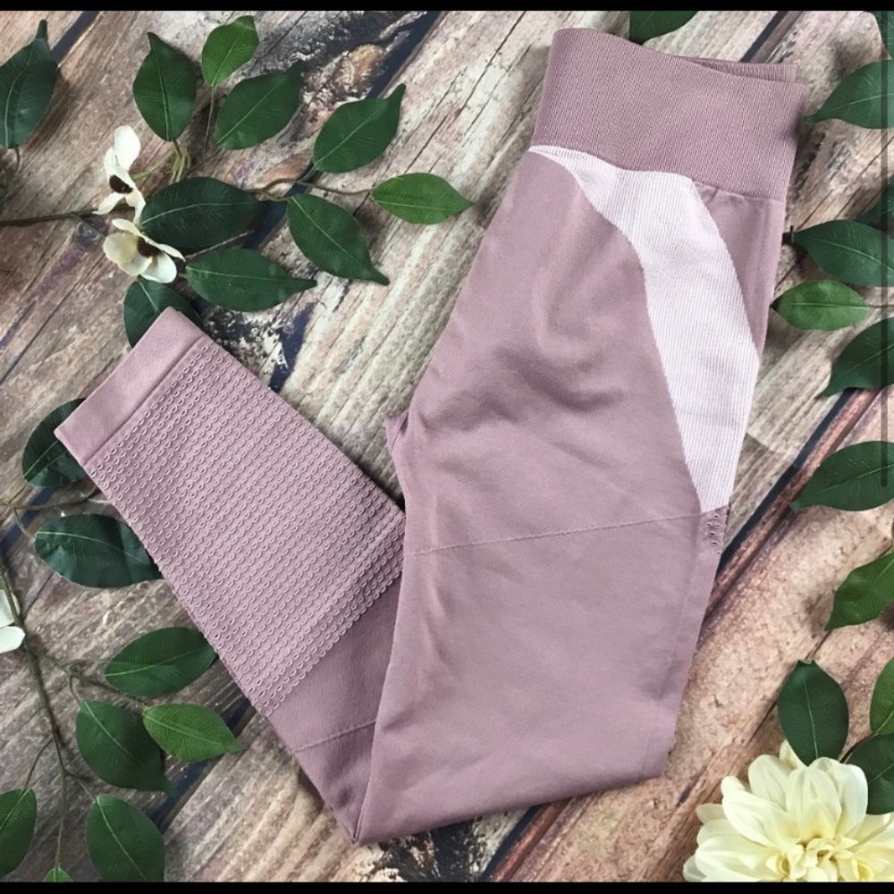 Demi Lovato Fabletics Dusty Pink Leggings ✨